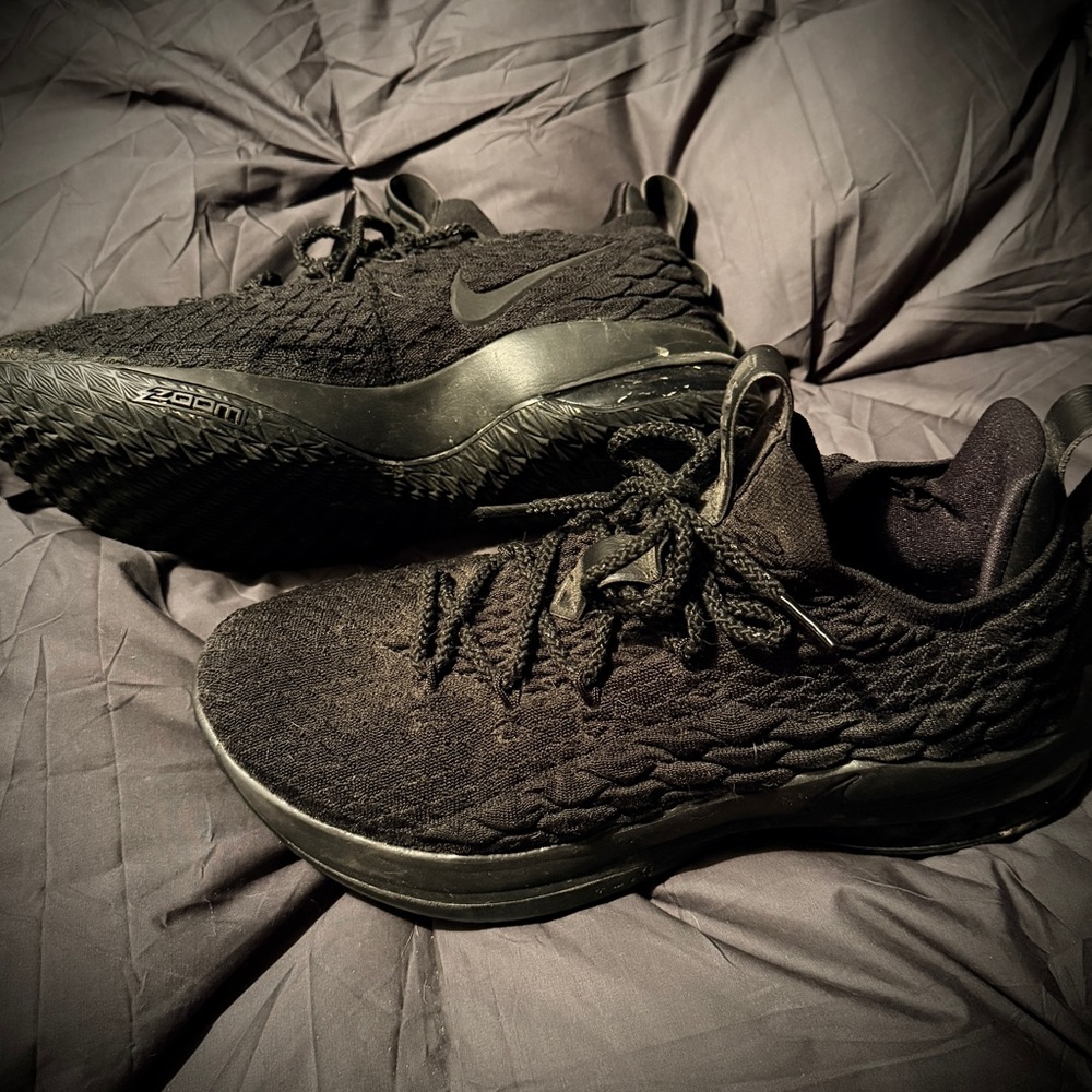 Nike LeBron 15 Low—Blackout